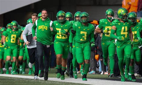 Oregon football is back. Here's your guide to the Ducks.